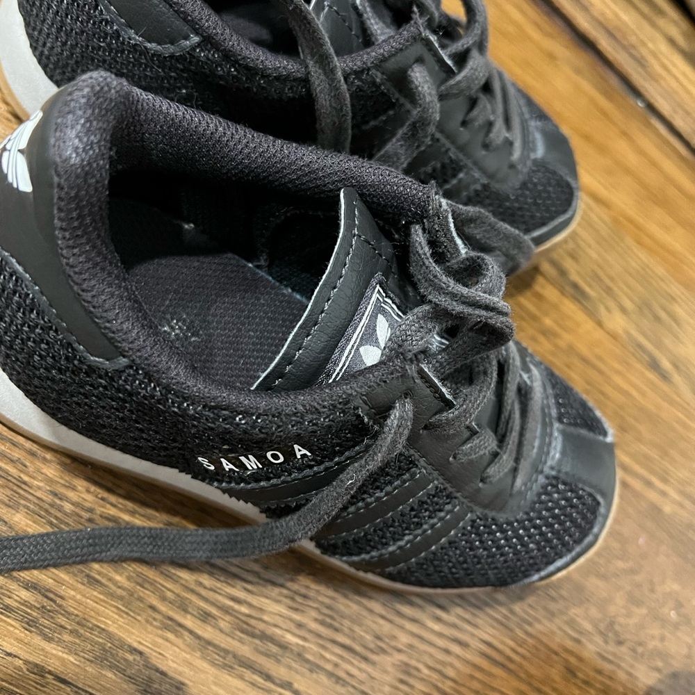 Adidas toddler boy or girl black sneakers in a great condition